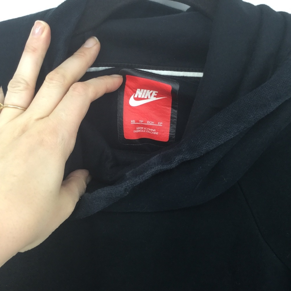 Nike Tech XS Black Hoodie Thumb Holes - Picture 3 of 5